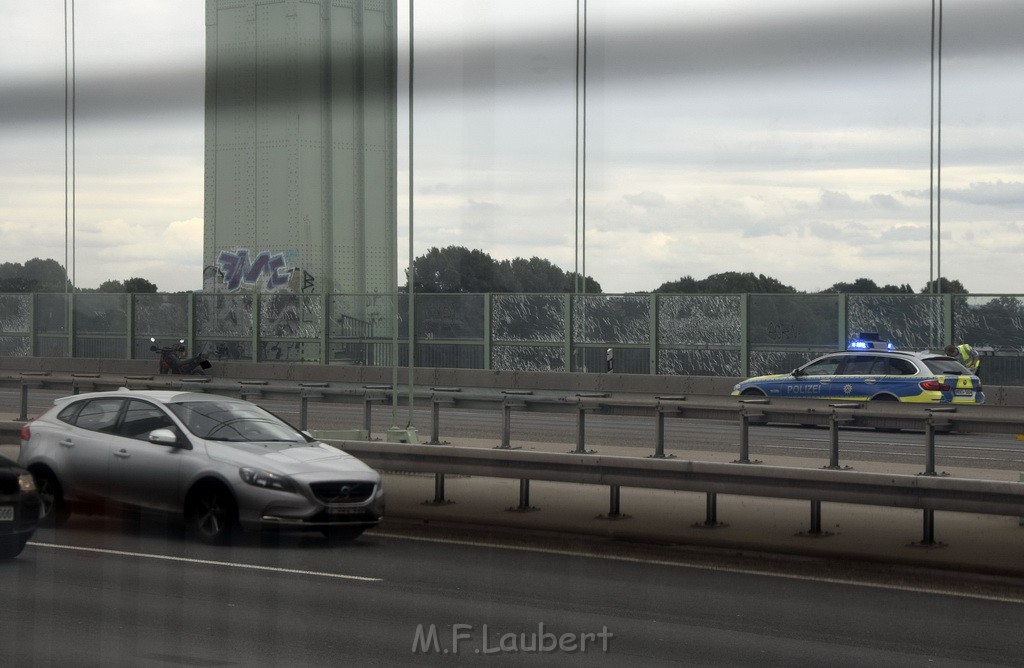 VU Kradfahrer gestuerzt A 4 Rich Olpe Rodenkirchener Bruecke P32.JPG - Miklos Laubert